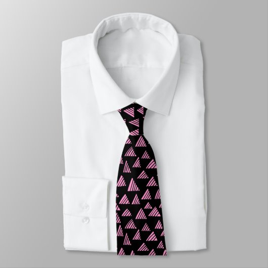 Hatched Triangle 250319 - Pink on Black Krawatte (Gebunden)