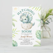 Hatching bald Triceratops Boy Dinosaur Baby Dusche Einladung (Stehend Vorderseite)