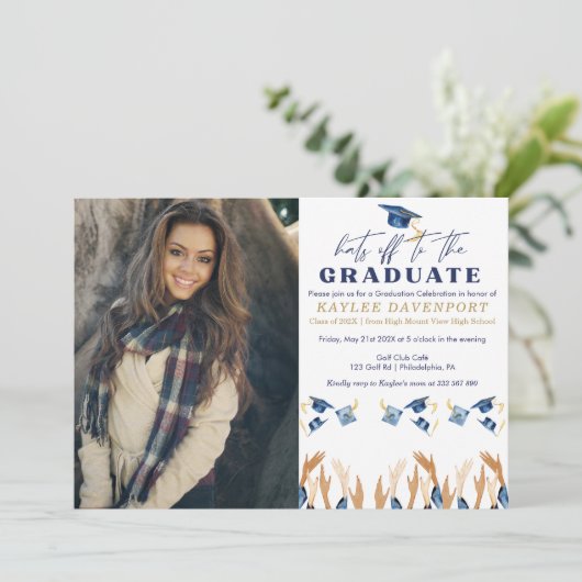 Hats of Graduation Party Foto Einladung (Stehend Vorderseite)