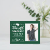 Hats Off Abschluss Ankündigung Postkarte (Stehend Vorderseite)