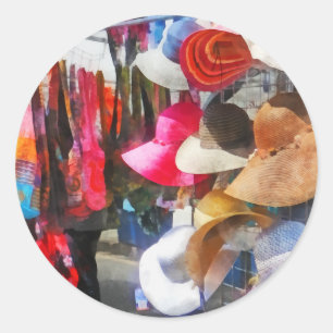 Hats und Geldbörsen auf der Straßenseite Runder Aufkleber