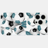 Haufen aquamariner schwarzer Fußballbälle mit Mono Case-Mate iPhone Hülle (Rückseite (Horizontal))