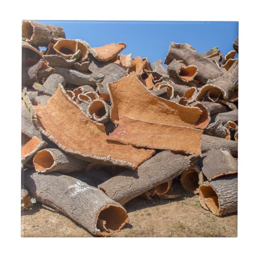 Haufen der Korken-Baumrinde als rohes material.JPG Fliese (Vorderseite)