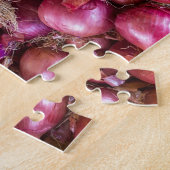 Haufen der roten Zwiebeln auf Markt Puzzle (Seite)