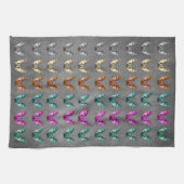 Haufen farbenfroher Spooky Fledermäuse in Flight D Geschirrtuch (Horizontal)