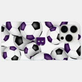Haufen lila schwarzer Fußballbälle mit Monogramm Case-Mate iPhone Hülle (Rückseite (Horizontal))