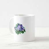 Haufen Lila und weiße Stiefmütterchen Kaffeetasse (Vorderseite Links)