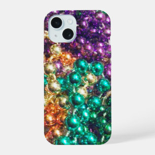 Haufen von Mardi-Gras-Perlen funkelnd im Licht iPhone 15 Hülle