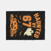 Haunted By 67 – Funny Ghost And Pumpkin Halloween Fleecedecke (Vorderseite (Horizontal))