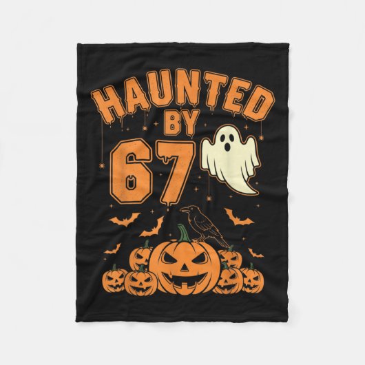 Haunted By 67 – Funny Ghost And Pumpkin Halloween Fleecedecke (Vorderseite)