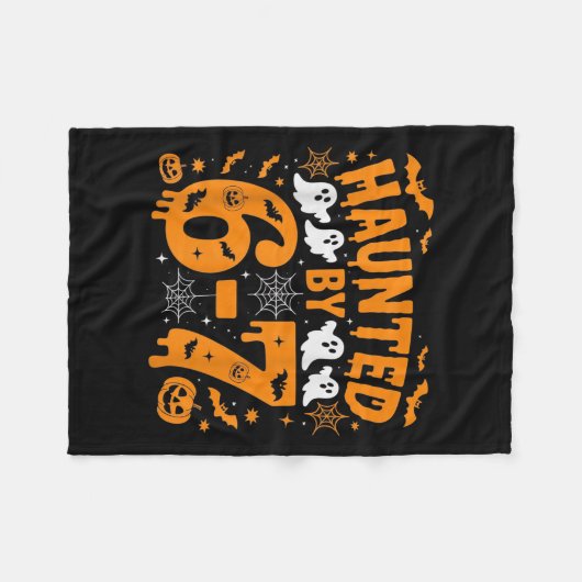 Haunted By 67 – Funny Halloween Costume 6 7 Six Se Fleecedecke (Vorderseite (Horizontal))