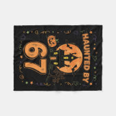 Haunted By 67 Funny Halloween Fleecedecke (Vorderseite (Horizontal))