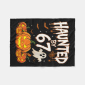 Haunted By 67 Funny Pumpkin And Ghost Halloween Co Fleecedecke (Vorderseite (Horizontal))