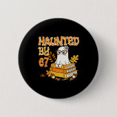 Haunted By 67 Funny Reading Ghost And Pumpkin Hall Button (Vorderseite)