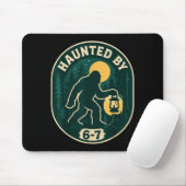 Haunted By 6-7 Bigfoot Lantern Halloween Badge  Mousepad (Mit Mouse)