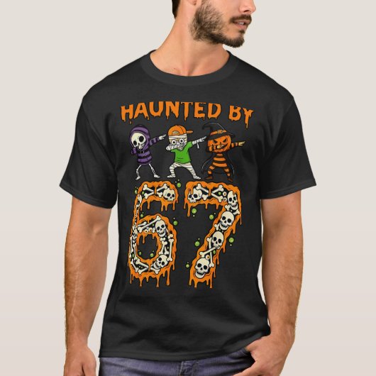 Haunted By 6-7 Halloween Skeleton Dabbing Meme Men T-Shirt (Vorderseite)