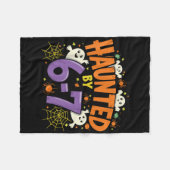 Haunted Six Seven 6 7 Meme 67 Skeleton Hand Hallow Fleecedecke (Vorderseite (Horizontal))
