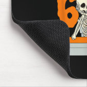 Haunted Six Seven 6 7 Meme 67 Skeleton Hand Hallow Mousepad (Ecke)