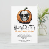 Haunting Jack O' Lantern Grinning Skull Halloween Einladung (Stehend Vorderseite)