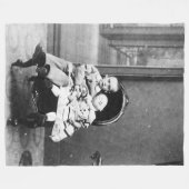 Haunting Vintage Sibling Portrait Fleecedecke (Vorderseite (Horizontal))