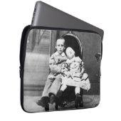 Haunting Vintage Sibling Portrait Laptopschutzhülle (Vorne Rechts)