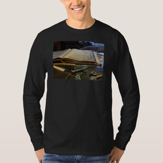 Hauptbuch und Brillen T-Shirt (Vorderseite)