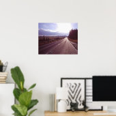 Hauptstrasse mit niedriger Wintersonne. Poster (Heimbüro)