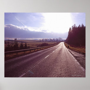 Hauptstrasse mit niedriger Wintersonne. Poster
