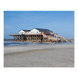 Haus auf Pfählen am Strand von St. Peter Ording Poster