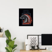 HAUS DES DRAGONS | Drachenprofil in Flammen Poster (Heimbüro)