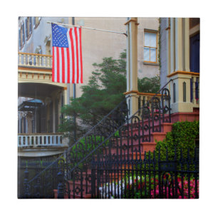 Haus im historischen Bezirk im Früjahr Fliese