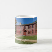 Haus im Kolonialstil im historischen Williamsburg Kaffeetasse (Mittel)