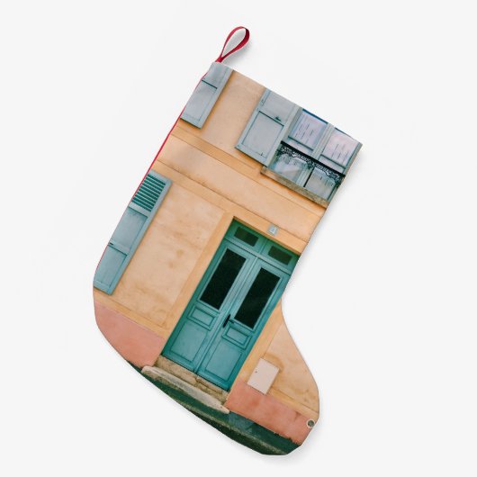 HAUS MIT GEÖFFNETEM FENSTER UND GESCHLOSSENER TÜR KLEINER WEIHNACHTSSTRUMPF (Vorderansicht (hängend))