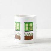 Haus mit grüner Tür mit individuellem Angebot Kaffeetasse (Mittel)
