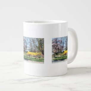 Haus mit Magnolien und Forsythia Jumbo-Tasse