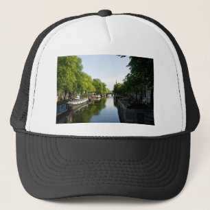 Hausboote auf dem Amsterdamer Kanal Truckerkappe