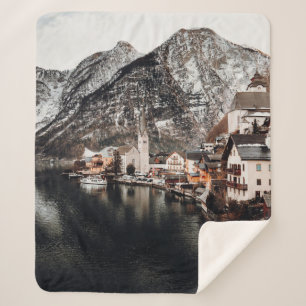 HÄUSER IN DER NÄHE VON WASSER UND BERG SHERPADECKE