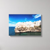 Häuser in Polignano a Mare auf einer Klippe in Pug Leinwanddruck (Vorderseite)