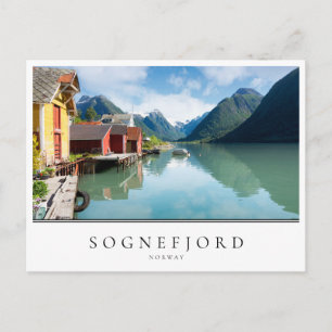 Häuser und Sognefjord-Fjord in Norwegen Postkarte