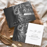 Haushaltshochzeit Sichern Sie das Datum, an dem da Flyer<br><div class="desc">Handgeschriebenes Budget Hochzeit Speichern Sie die Datumskarten,  die auf der Vorder- und Rückseite ein Foto haben. Die Save the Date Herbst-,  Herbst-,  Winter-,  Frühlings- oder Sommerkarten enthalten eine moderne,  handgeschriebene Schrift-Typografie,  die elegant,  einfach und modern ist,  um nach einem einfachen Hochzeitsfeiertag minimalistisch zu wirken.</div>