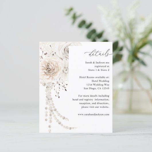 Haushaltsperlen und Weiße Blumendetails (Stehend Vorderseite)