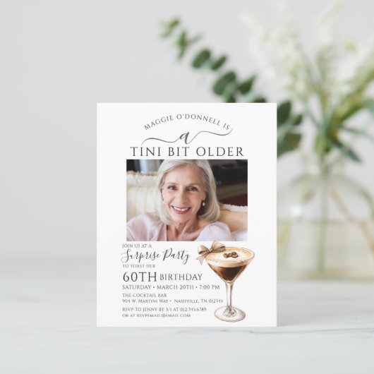 HAUSHALTSÜBERRASCHENDES PARTY Tini Bit Älterer Mar (Stehend Vorderseite)