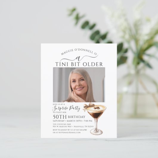 HAUSHALTSÜBERRASCHENDES PARTY Tini Bit Älterer Mar (Stehend Vorderseite)