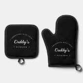 Hausmeister mit Liebe Schwarz-weiß Daddy's Küche Ofenhandschuh & Topflappen-Set (Vorderseite)