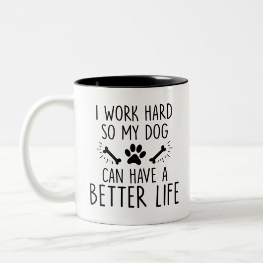 Haustier, ich arbeite hart, also mein Hund, lustig Zweifarbige Tasse (Links)