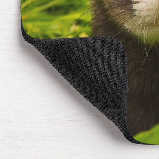 Haustier im Gras Mousepad (Ecke)