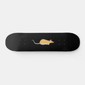 Haustier-Ratte. Zimt Berkshire, weißer Bauch Skateboard (Horizontal)
