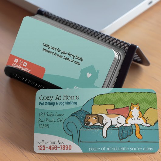 Haustiere auf der Couch sitzen Tierpflege Hund und Visitenkarte