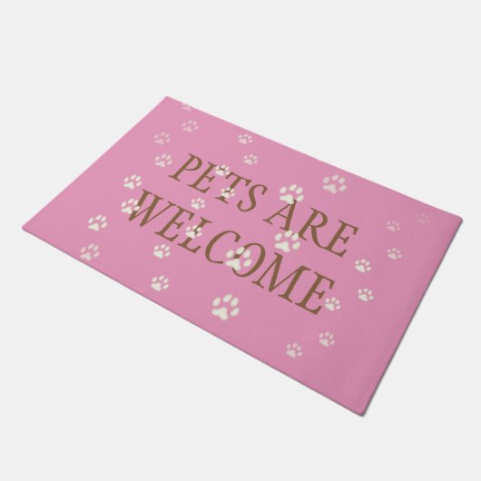 "Haustiere sind willkommen" Katzen und Hunde Pink Fußmatte (Schrägansicht)