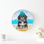 Havanese Dog on Beach Große Wanduhr (Zuhause)